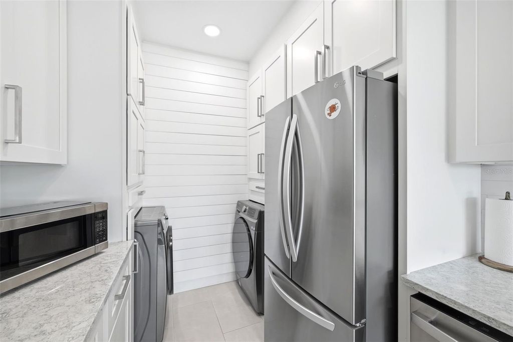 Image 14 of property listing at 210 3RD STREET W 8305, Bradenton, FL 34205