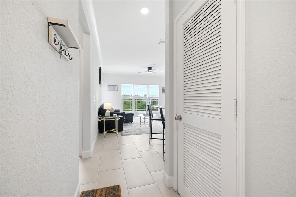 Image 8 of property listing at 210 3RD STREET W 8305, Bradenton, FL 34205