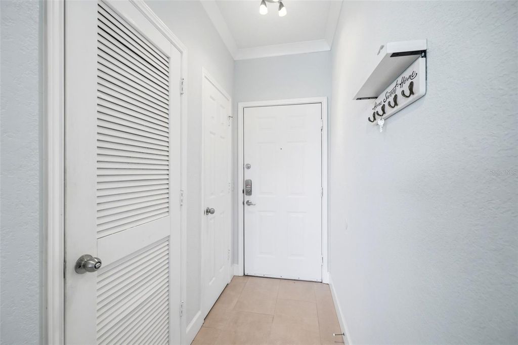 Image 9 of property listing at 210 3RD STREET W 8305, Bradenton, FL 34205