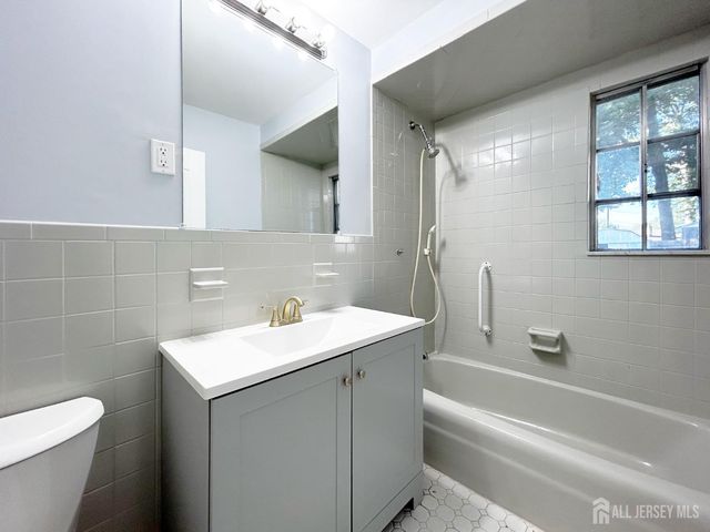 3 Stiles Road, Edison, NJ 08817