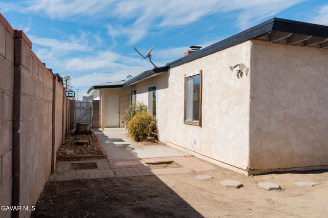 43714 Heaton Avenue, Lancaster, CA 93534