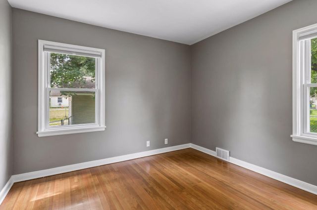 4957 Florida Avenue N, Crystal, MN 55428
