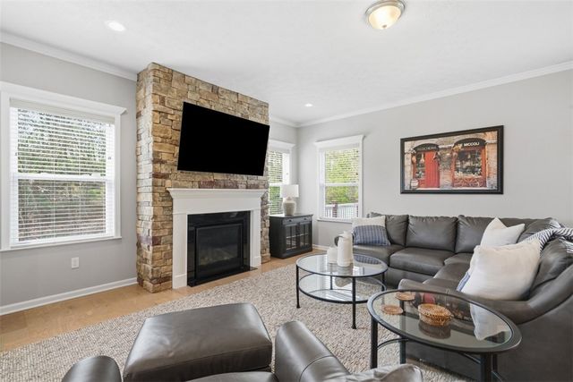 959 New Hope Dr, North Huntingdon, PA 15642