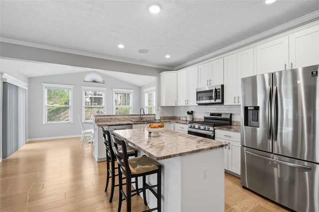 959 New Hope Dr, North Huntingdon, PA 15642