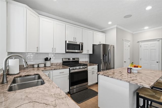 959 New Hope Dr, North Huntingdon, PA 15642