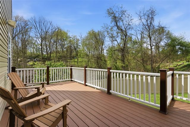 959 New Hope Dr, North Huntingdon, PA 15642