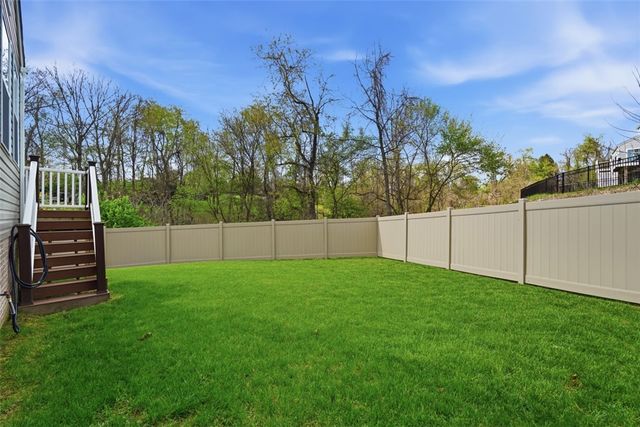 959 New Hope Dr, North Huntingdon, PA 15642