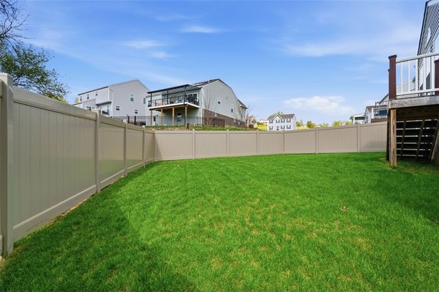 959 New Hope Dr, North Huntingdon, PA 15642