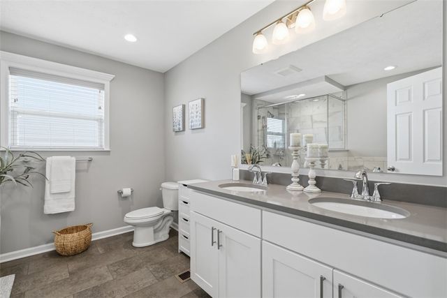 959 New Hope Dr, North Huntingdon, PA 15642