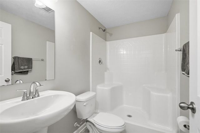 959 New Hope Dr, North Huntingdon, PA 15642