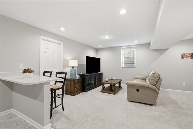 959 New Hope Dr, North Huntingdon, PA 15642