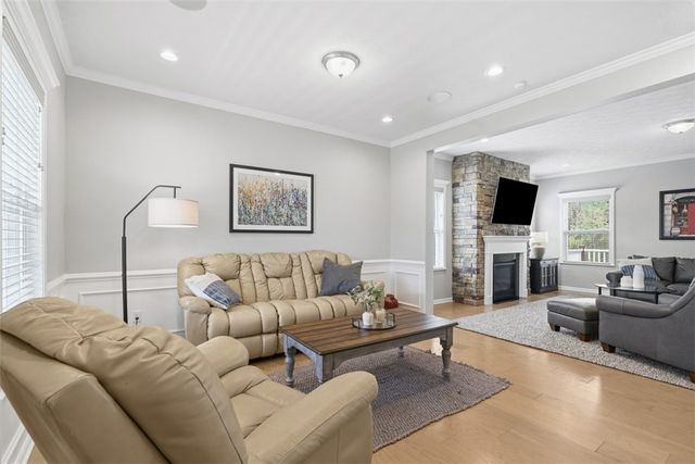 959 New Hope Dr, North Huntingdon, PA 15642