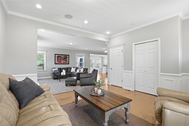 959 New Hope Dr, North Huntingdon, PA 15642