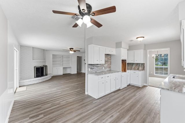 210 Bybee Drive, Conroe, TX 77301