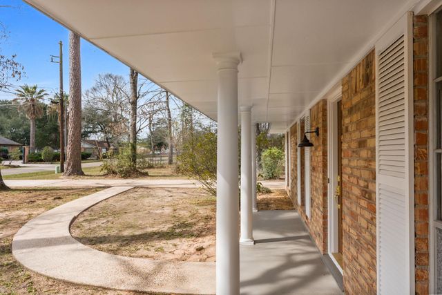 210 Bybee Drive, Conroe, TX 77301