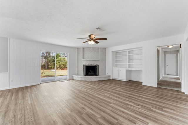 210 Bybee Drive, Conroe, TX 77301