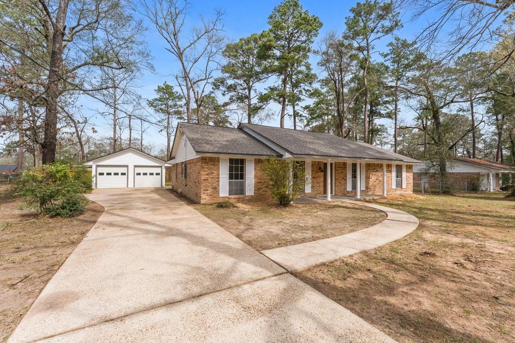 210 Bybee Drive, Conroe, TX 77301