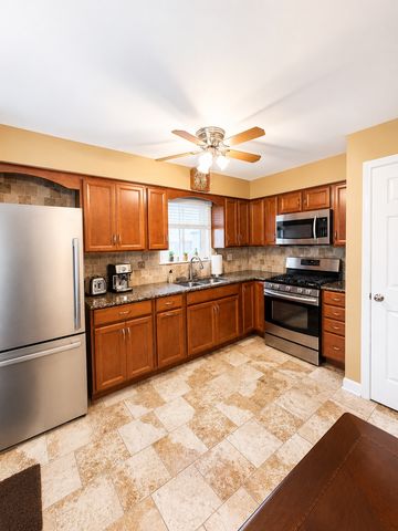 116 N May Street, Addison, IL 60101