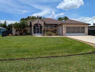 1232 SW Lawndale Avenue, Port St Lucie, FL 34953