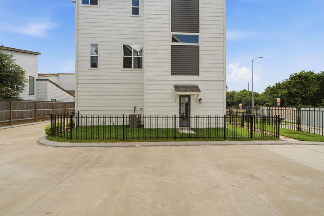 1648 W Tidwell Road, Houston, TX 77091