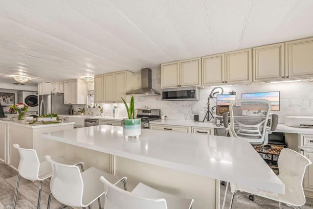 33 Parkwood Lane, Oceanside, CA 92054