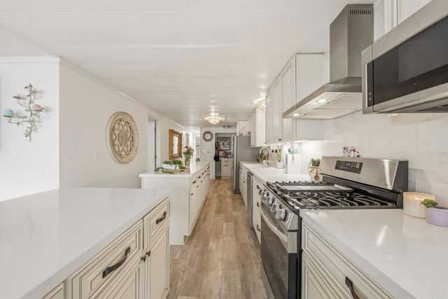 33 Parkwood Lane, Oceanside, CA 92054