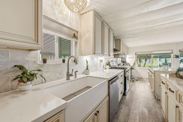 33 Parkwood Lane, Oceanside, CA 92054