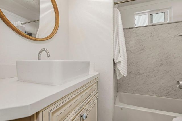 33 Parkwood Lane, Oceanside, CA 92054