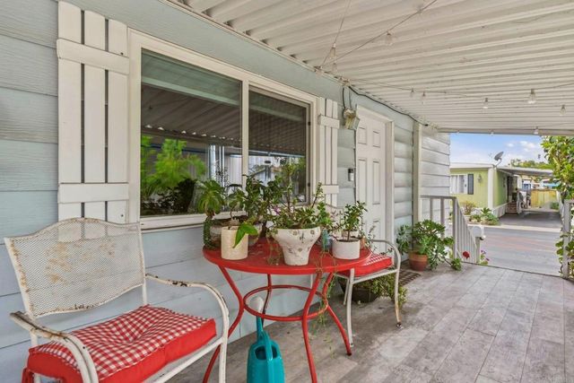 33 Parkwood Lane, Oceanside, CA 92054