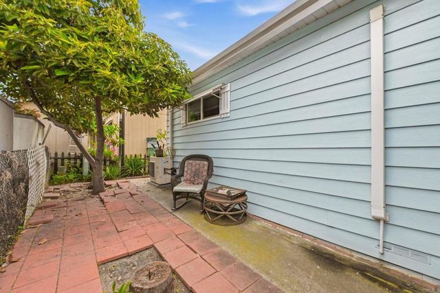 33 Parkwood Lane, Oceanside, CA 92054