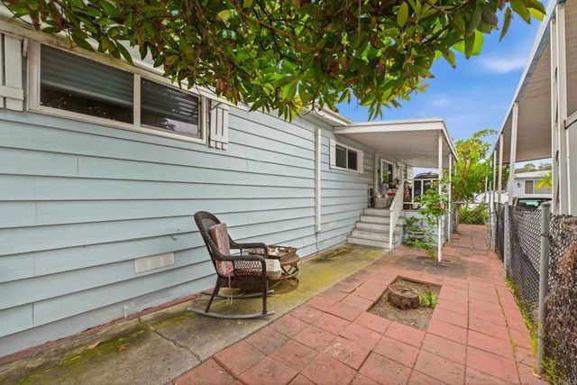 33 Parkwood Lane, Oceanside, CA 92054