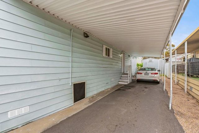 33 Parkwood Lane, Oceanside, CA 92054