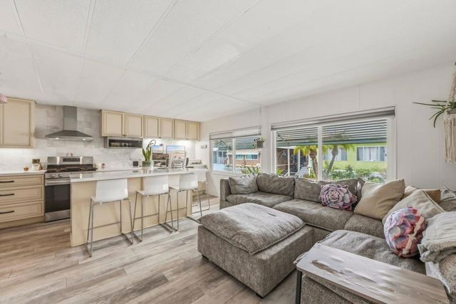 33 Parkwood Lane, Oceanside, CA 92054