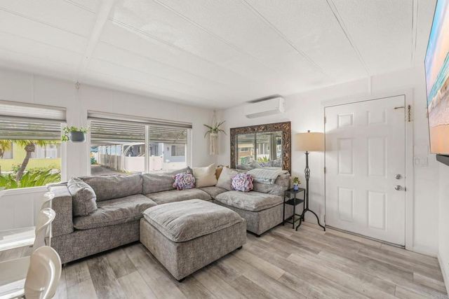 33 Parkwood Lane, Oceanside, CA 92054