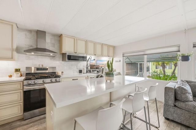 33 Parkwood Lane, Oceanside, CA 92054