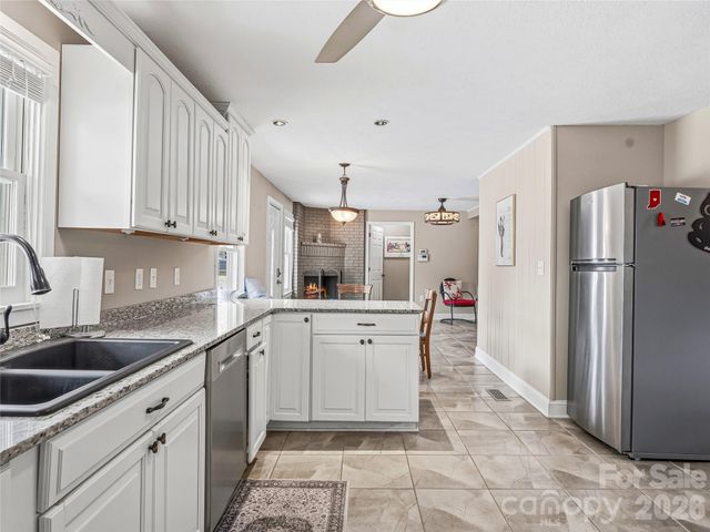 102 Havnaers Point, Lake Lure, NC 28746