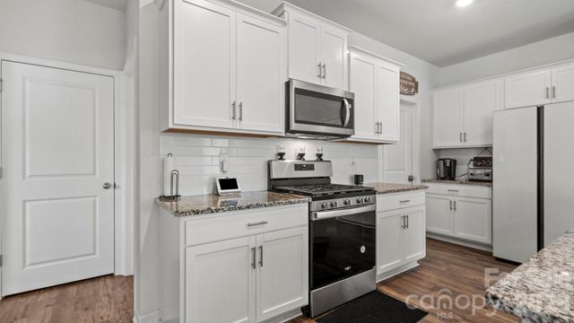 110 Meadow View Drive, Statesville, NC 28677