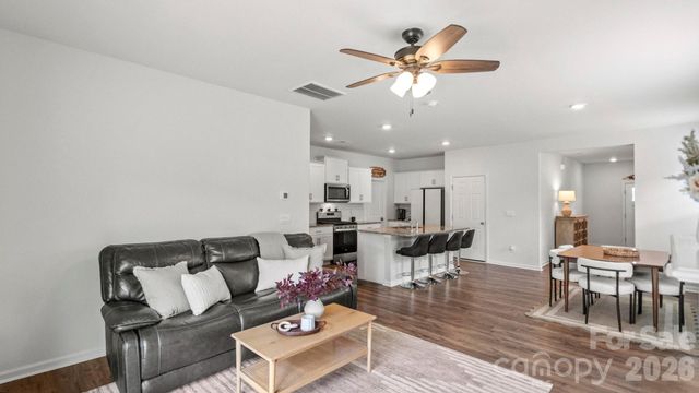 110 Meadow View Drive, Statesville, NC 28677
