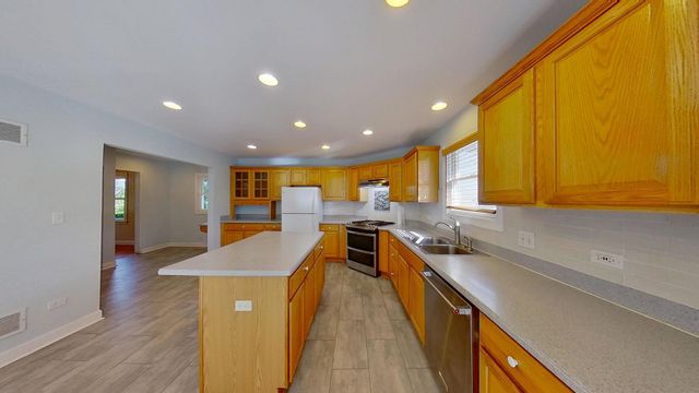 305 N Charlotte Street, Lombard, IL 60148