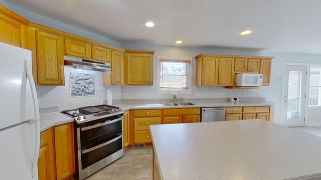 305 N Charlotte Street, Lombard, IL 60148
