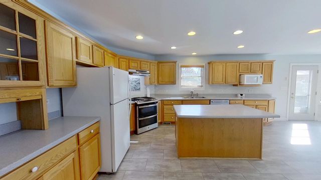 305 N Charlotte Street, Lombard, IL 60148