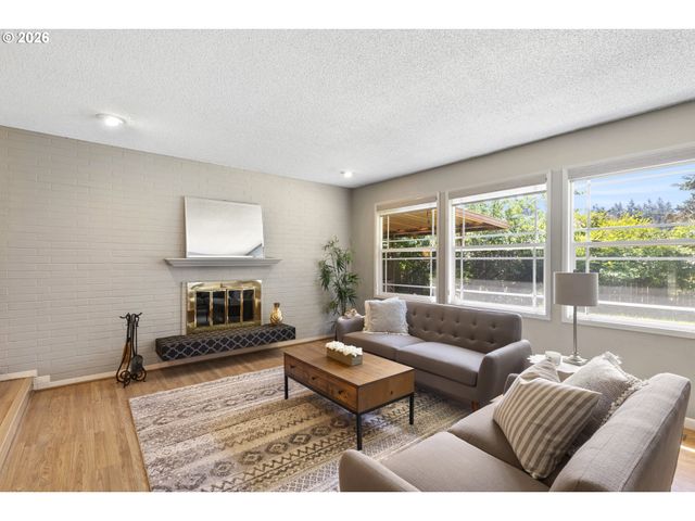 8820 Sw NISQUALLY Ct, Tualatin, OR 97062