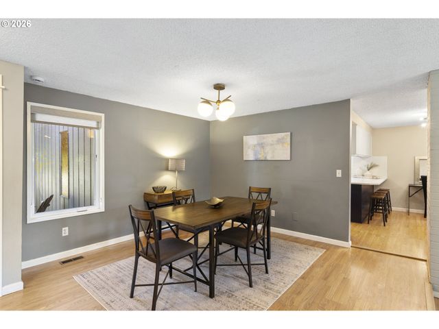 8820 Sw NISQUALLY Ct, Tualatin, OR 97062
