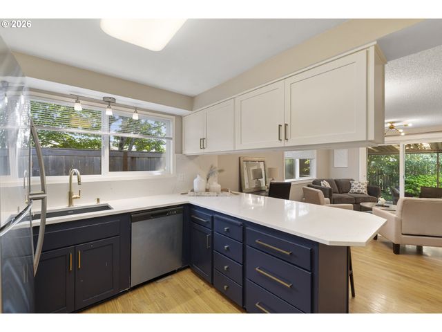 8820 Sw NISQUALLY Ct, Tualatin, OR 97062