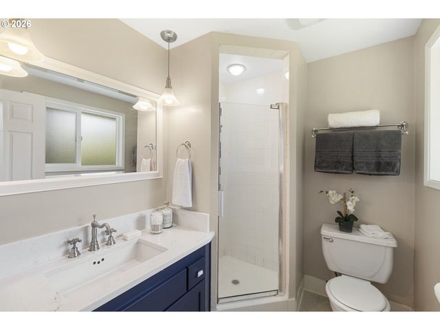 8820 Sw NISQUALLY Ct, Tualatin, OR 97062