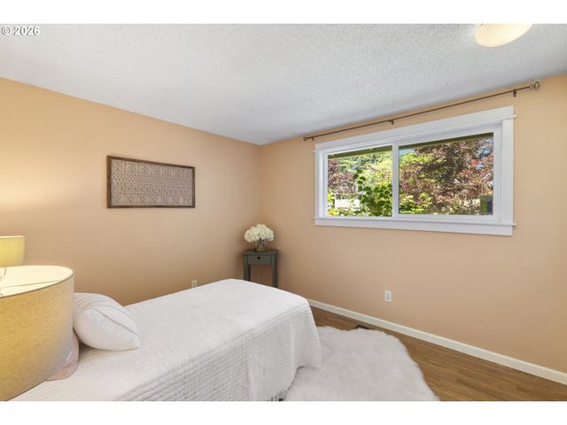 8820 Sw NISQUALLY Ct, Tualatin, OR 97062