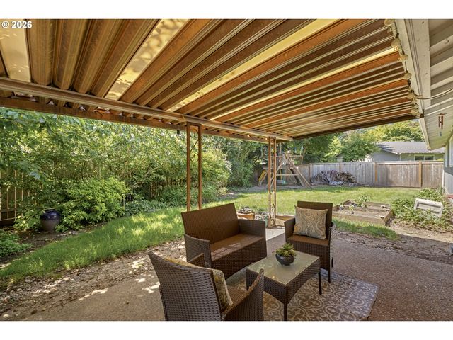 8820 Sw NISQUALLY Ct, Tualatin, OR 97062
