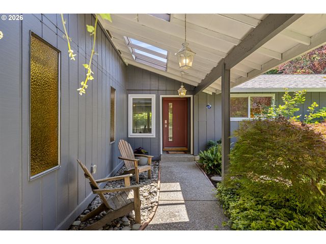 8820 Sw NISQUALLY Ct, Tualatin, OR 97062