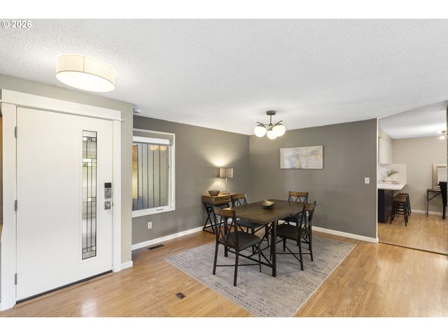 8820 Sw NISQUALLY Ct, Tualatin, OR 97062