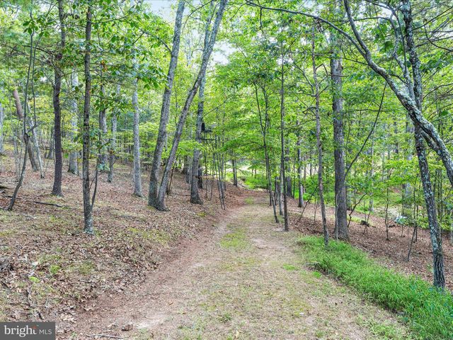 2411 HUNTING RIDGE RD, Winchester, VA 22603